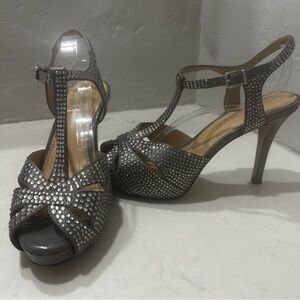 Antonio Melani Gray Rhinestone Heels Womens Size 8 Peep Toe 4” Heel